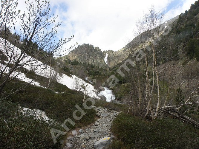 Pic de Comapedrosa Andorra - Andorre - Mont�e vers le refuge de Comapedrosa.